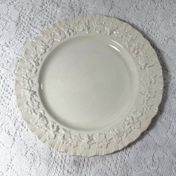 Wedgwood Shell Edge Salad Plate – Set of 2, Embossed Vine & Leaf Border, Cream - Picture 2 of 4